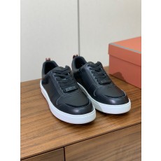 로로피아나 스니커즈