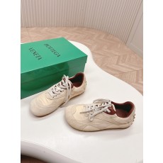 보테가 스니커즈