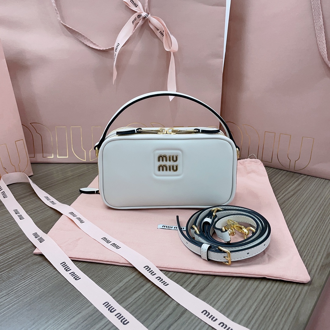 미우미우 크로스백