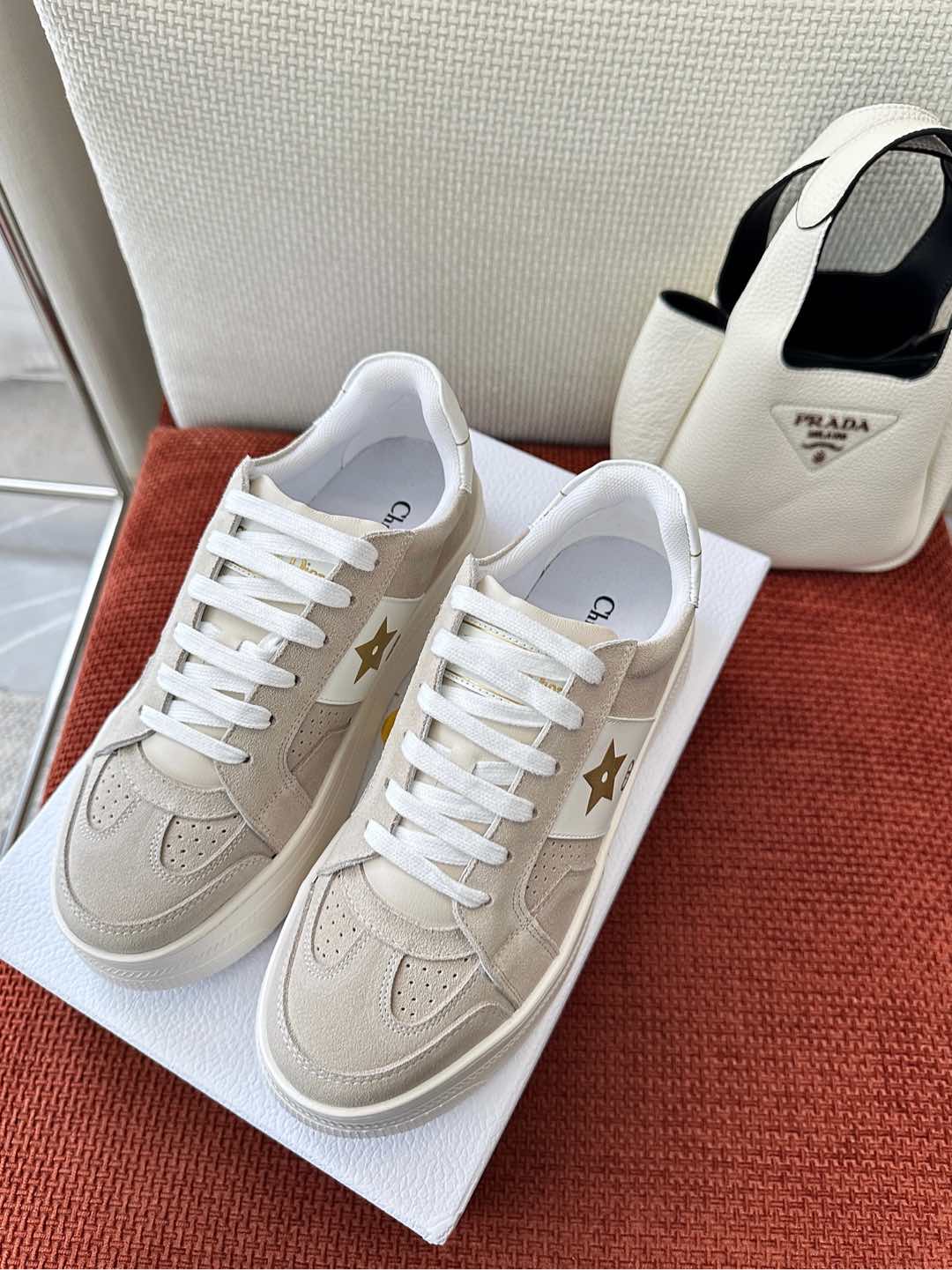 디올 스니커즈