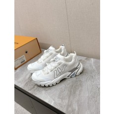 루이비통 스니커즈