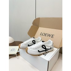 로에베 스니커즈