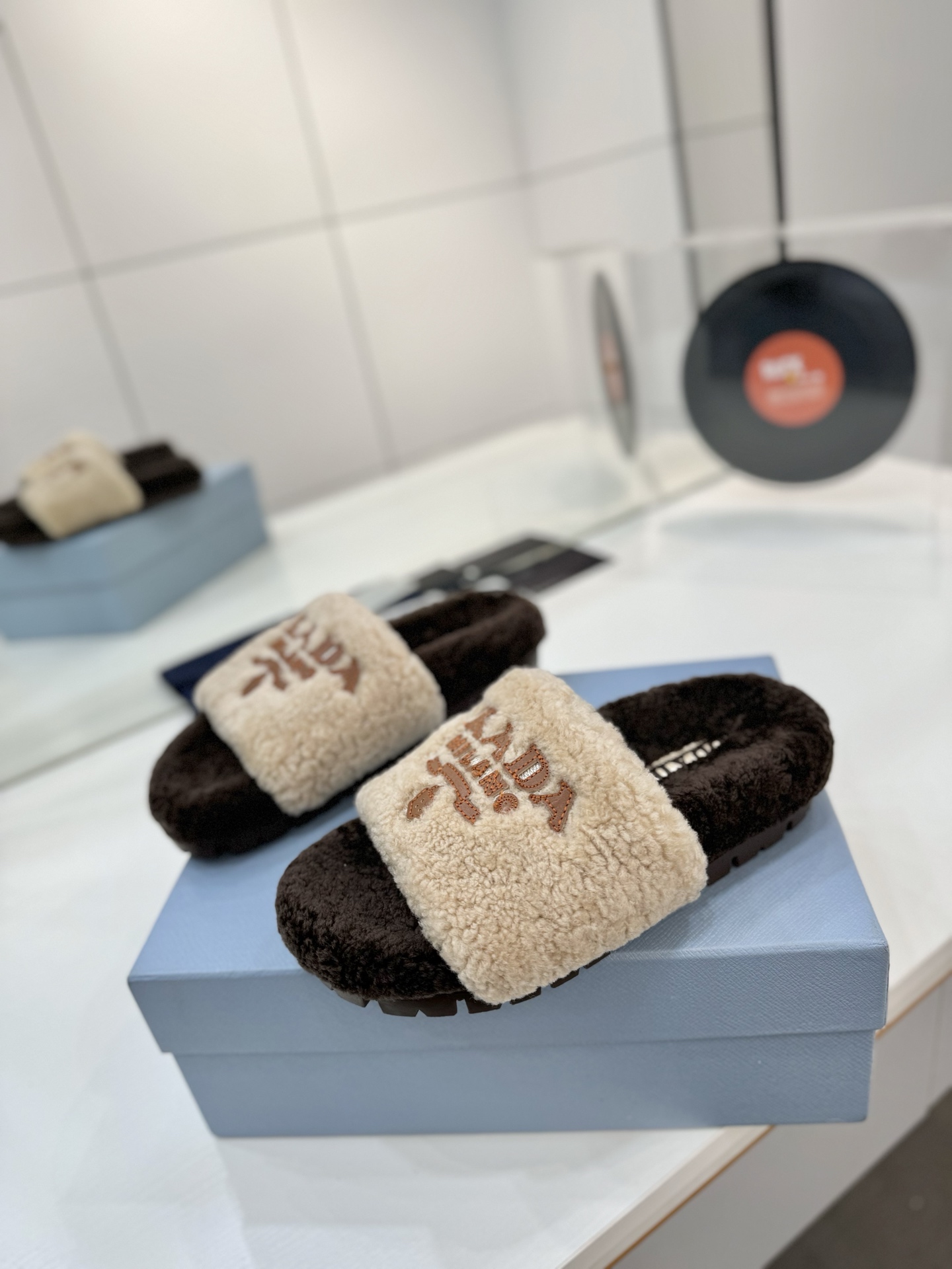 프라다 털슬리퍼