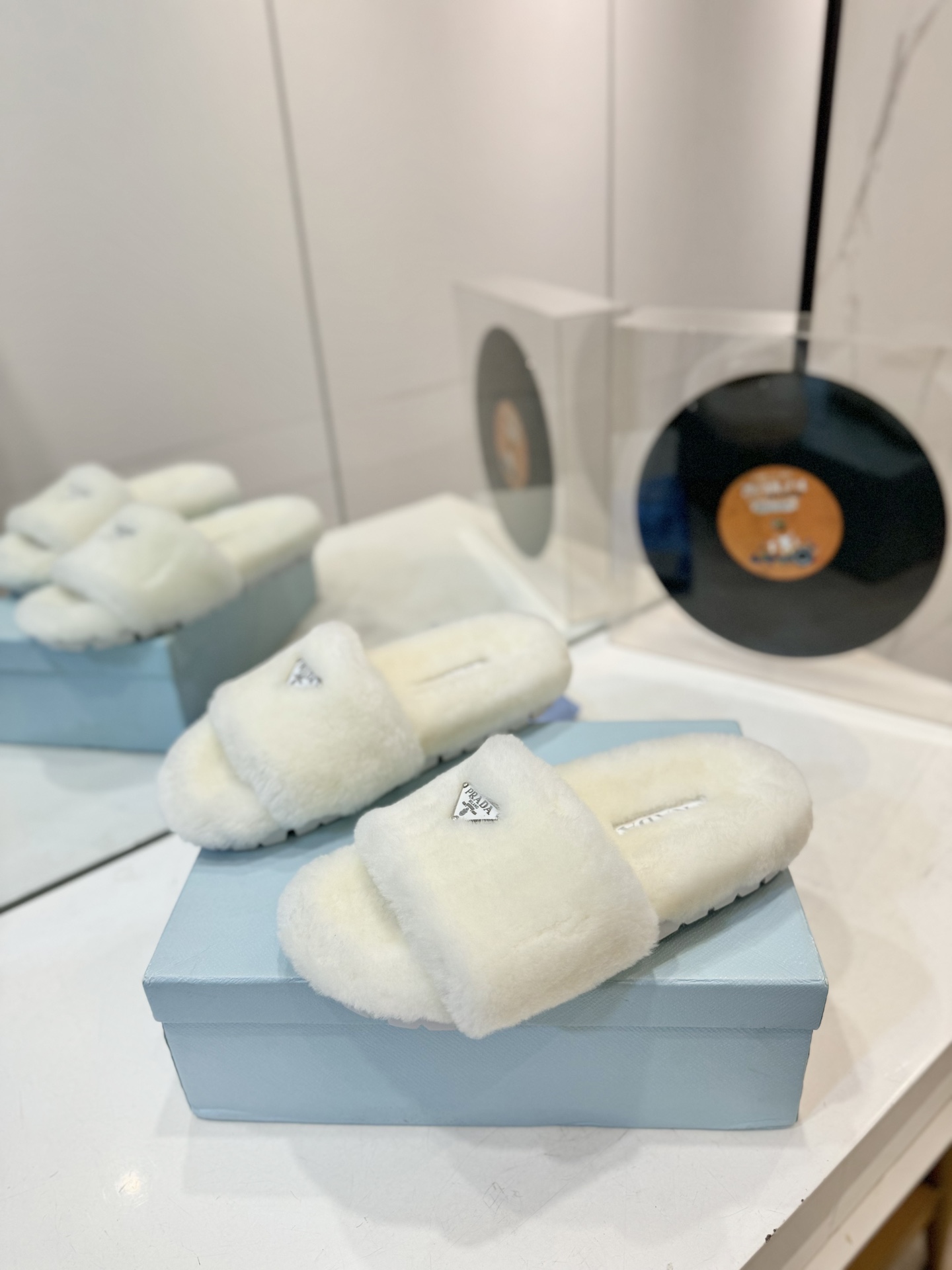프라다 털슬리퍼