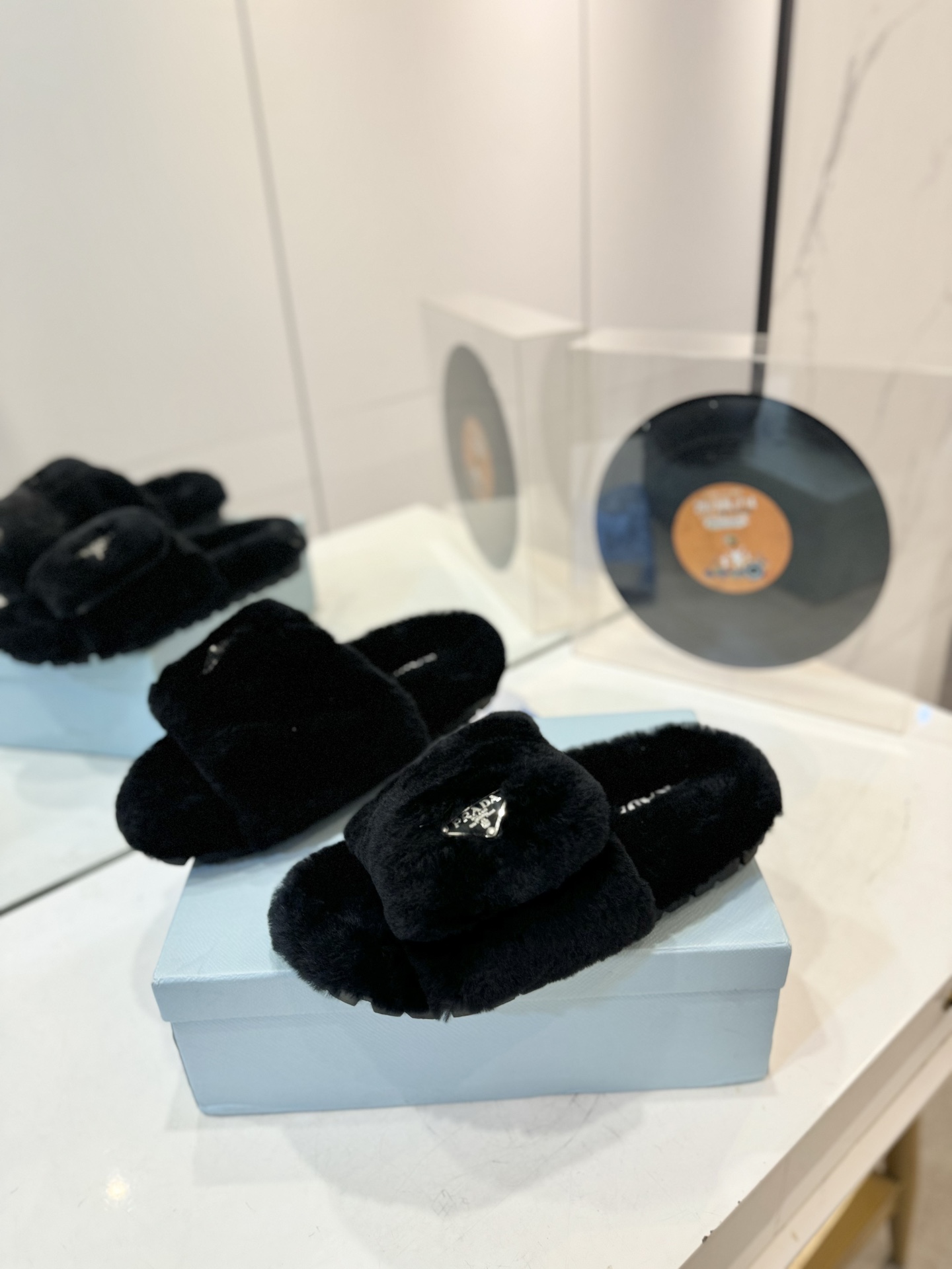 프라다 털슬리퍼