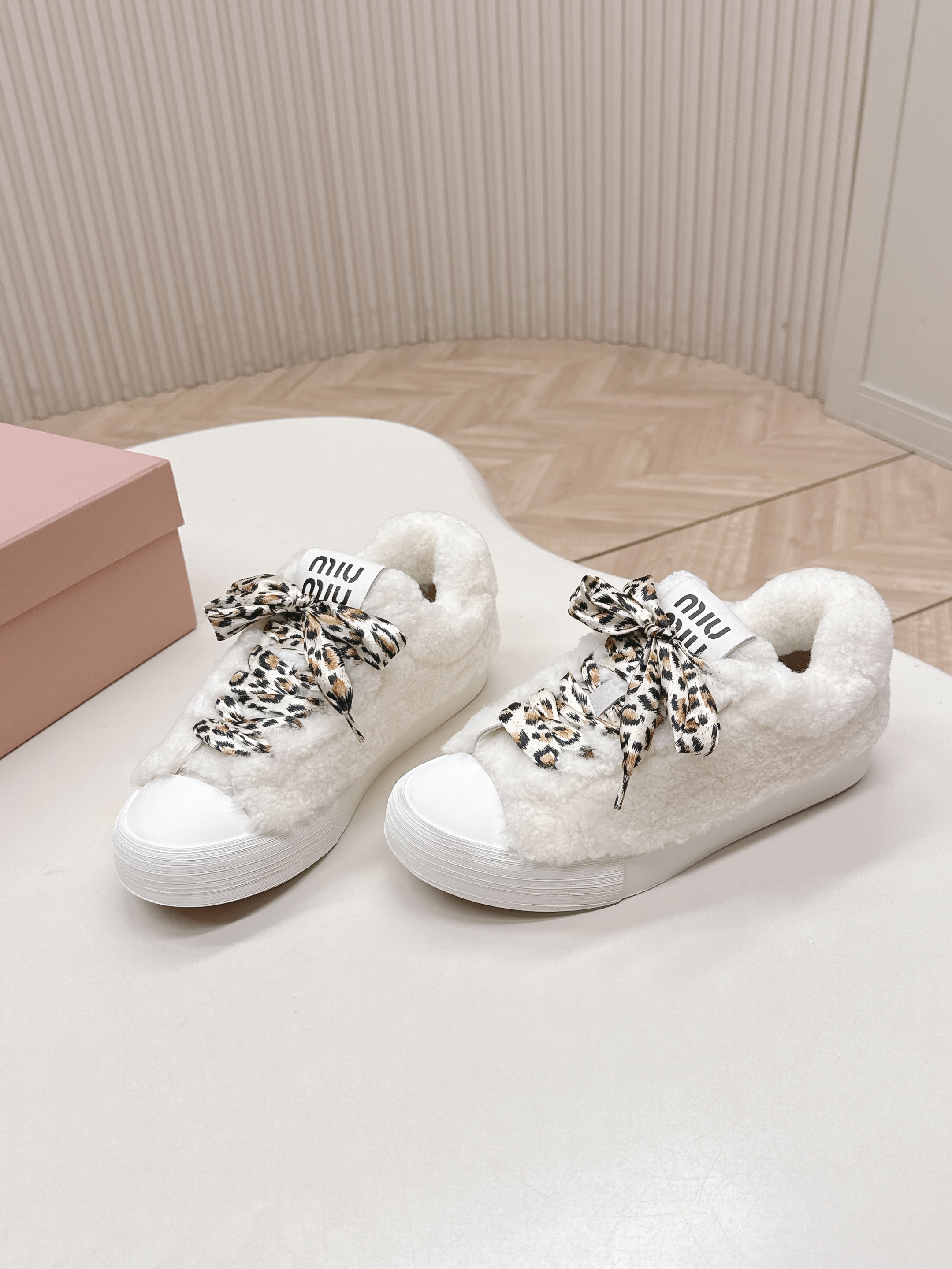 미우미우 스니커즈