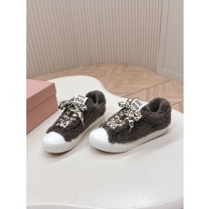 미우미우 스니커즈