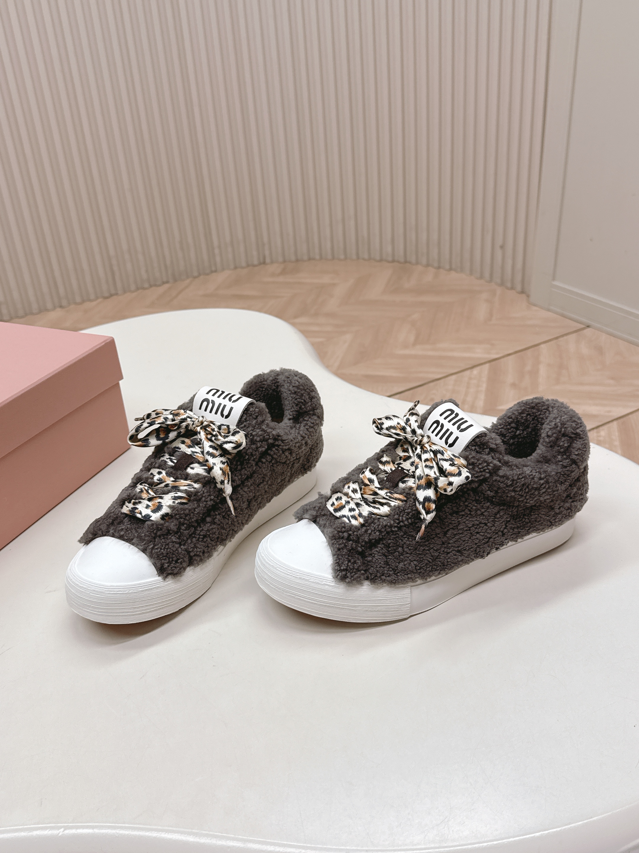 미우미우 스니커즈