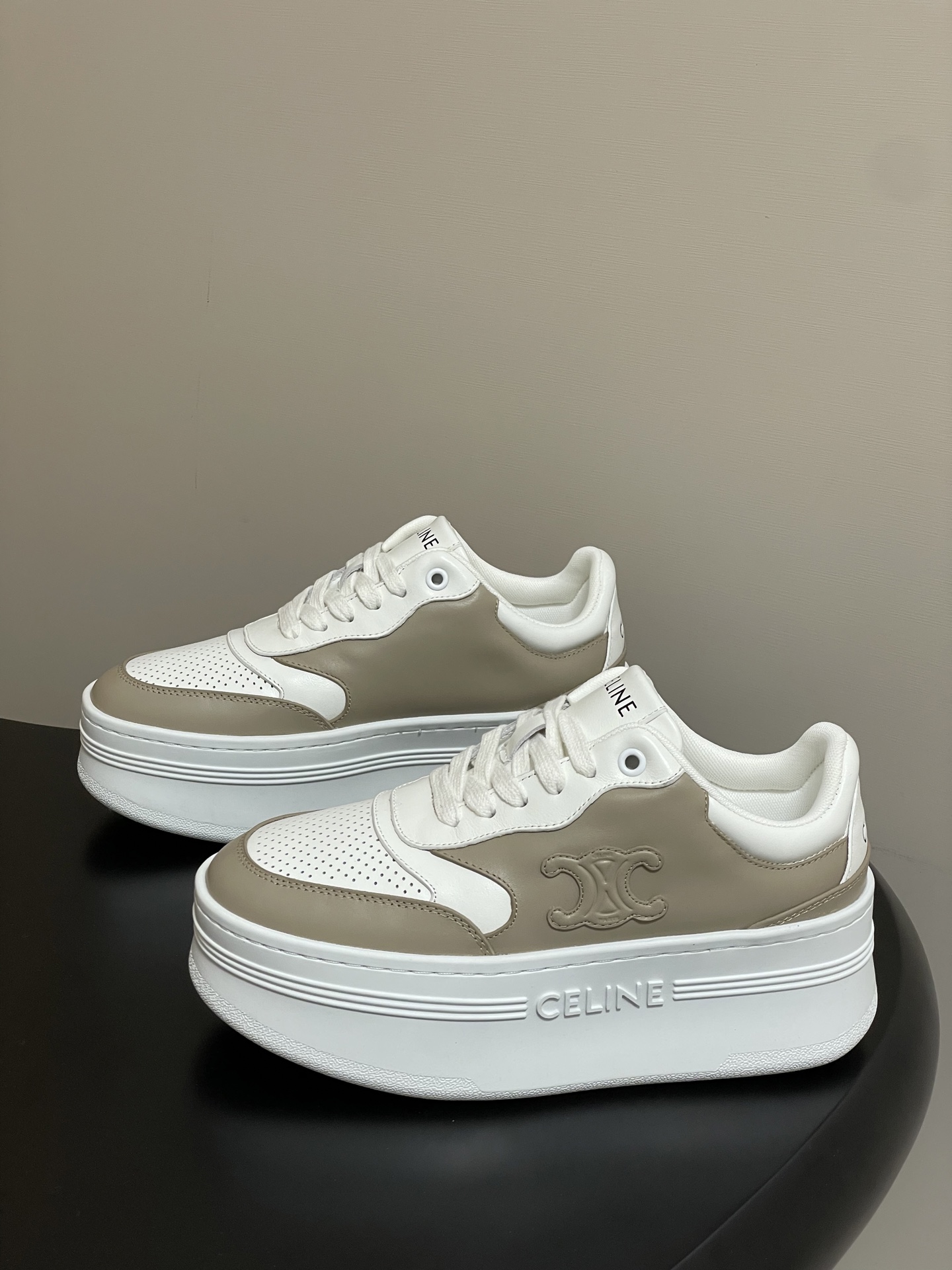 셀린느 스니커즈