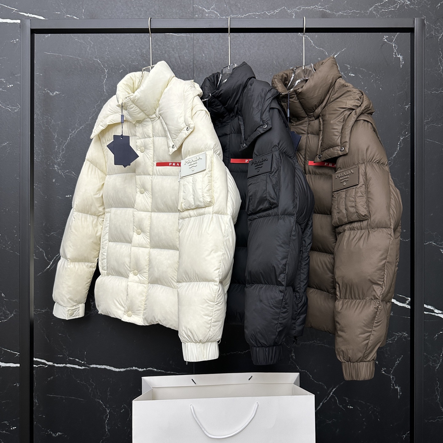 프라다 패딩(팔 탈부착가능)