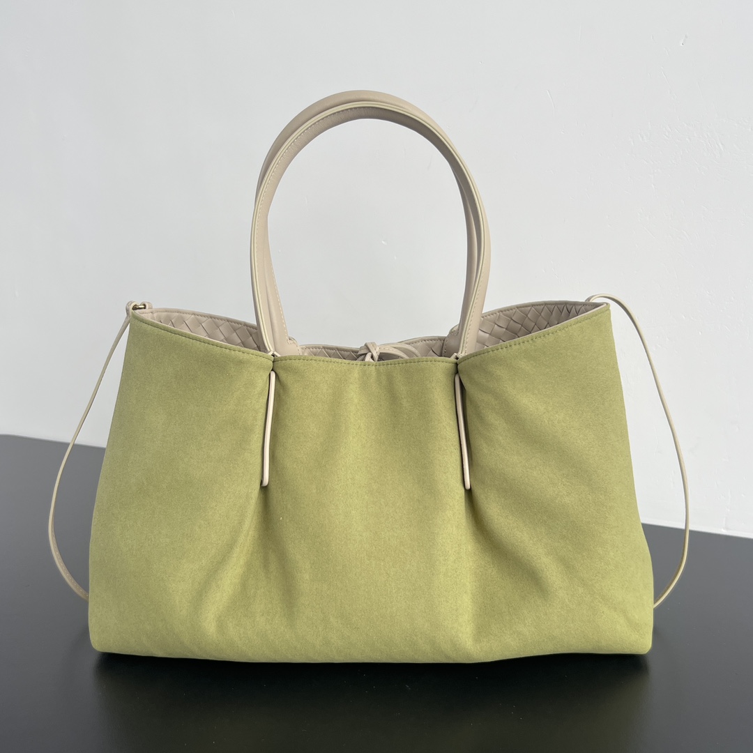 보테가 피나코테카 미듐