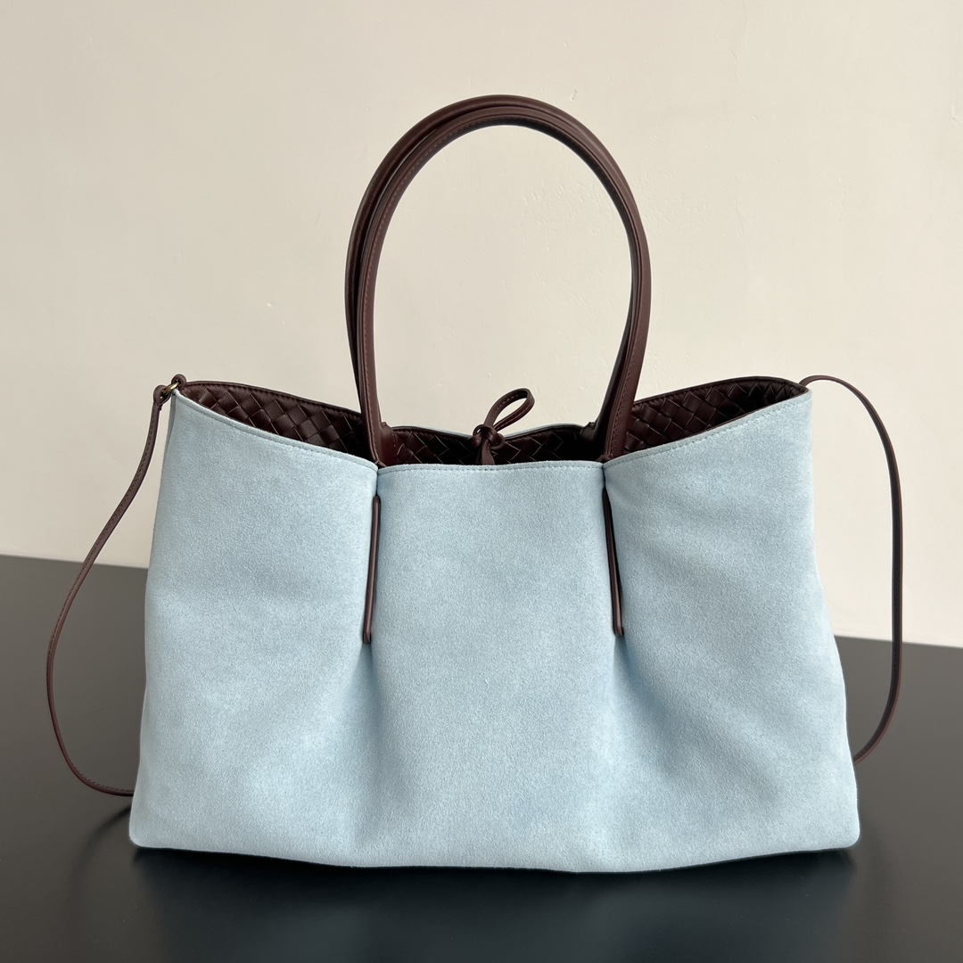 보테가 피나코테카 미듐