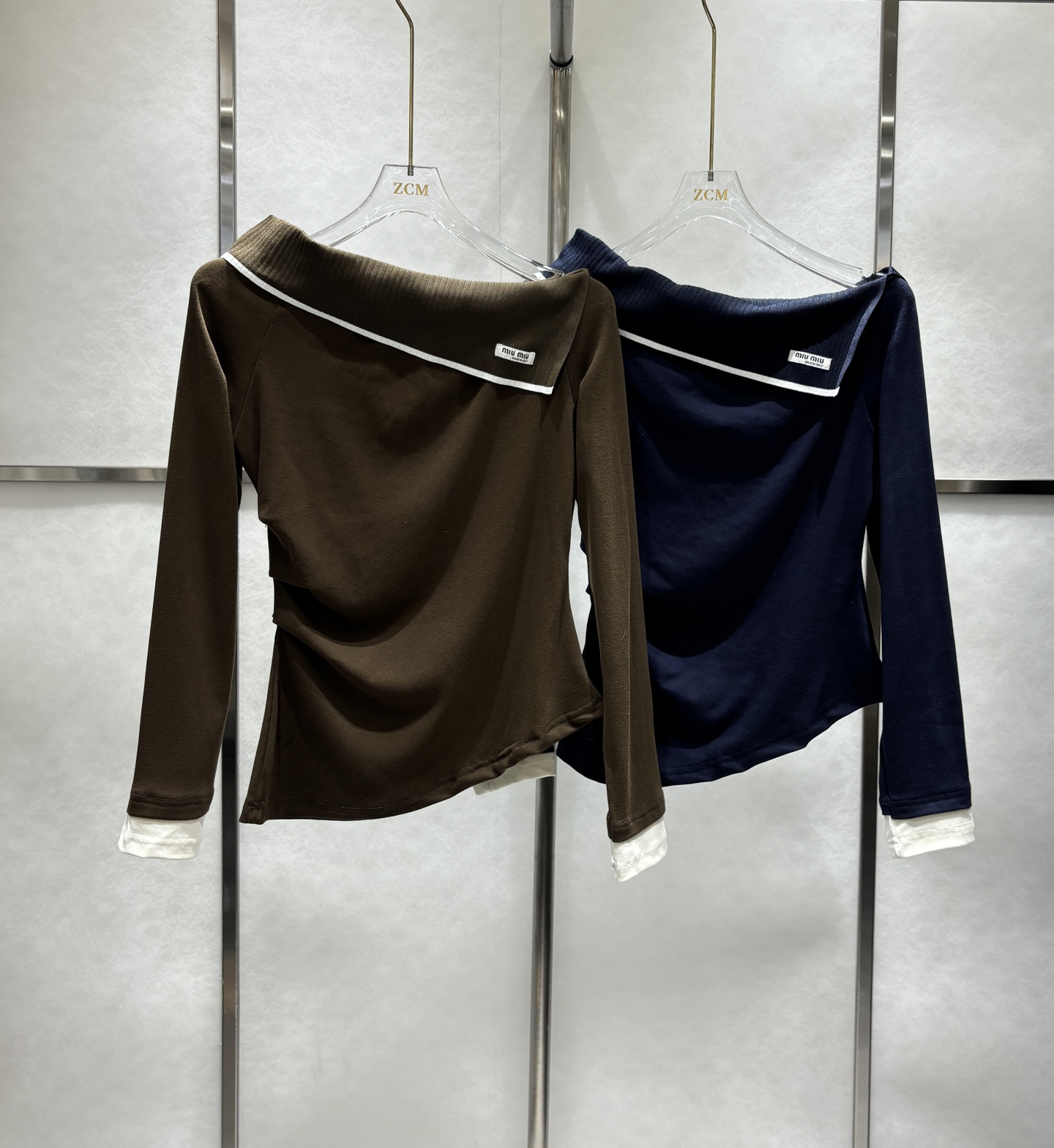 미우미우 긴팔티