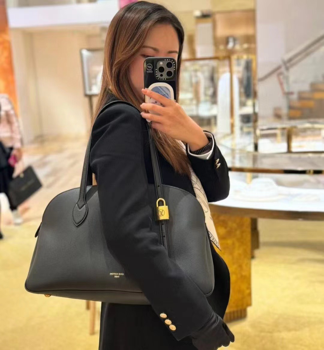 루이비통 로우키 더플 토트 M28029