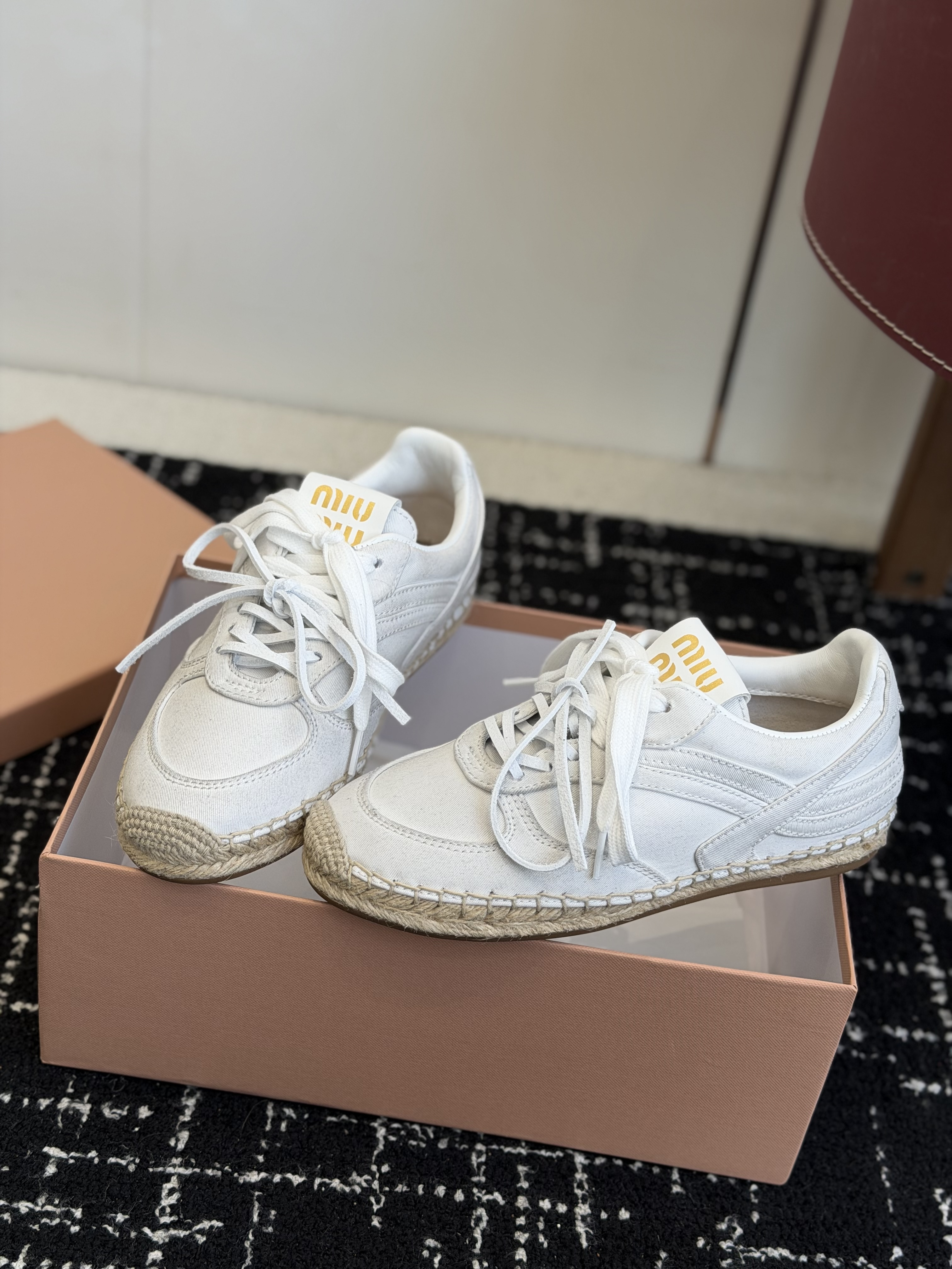 미우미우 스니커즈