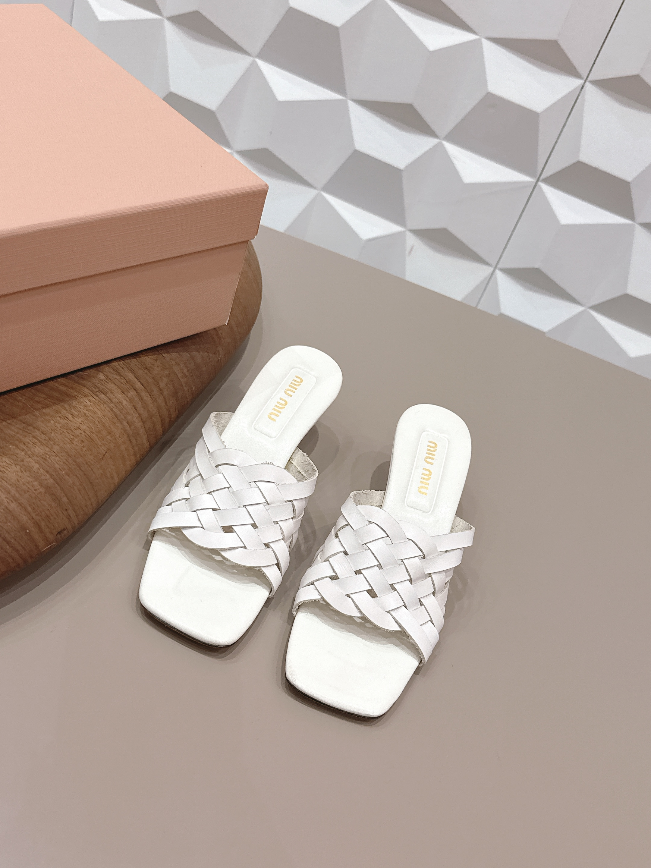 미우미우 뮬 슬리퍼 굽5.5cm