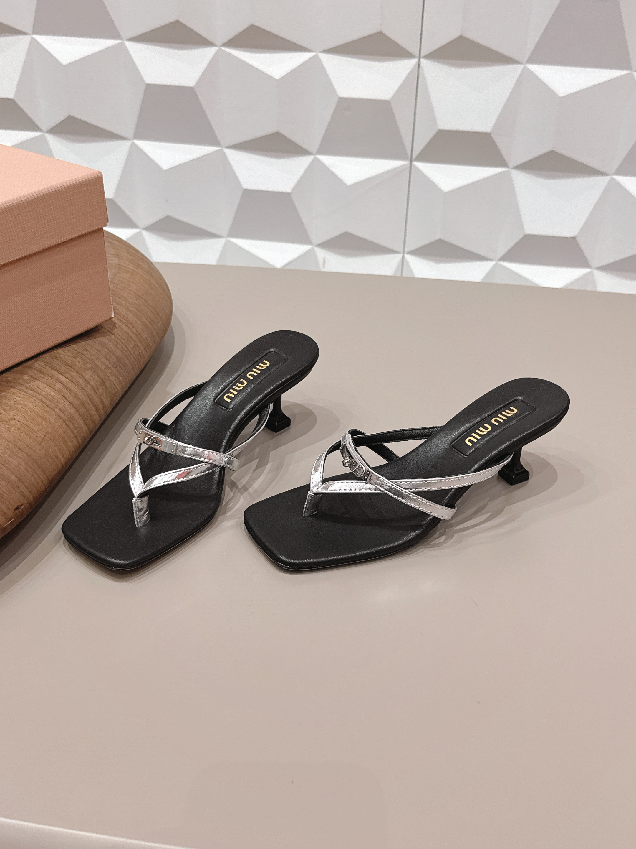 미우미우 뮬 슬리퍼 굽5.5cm