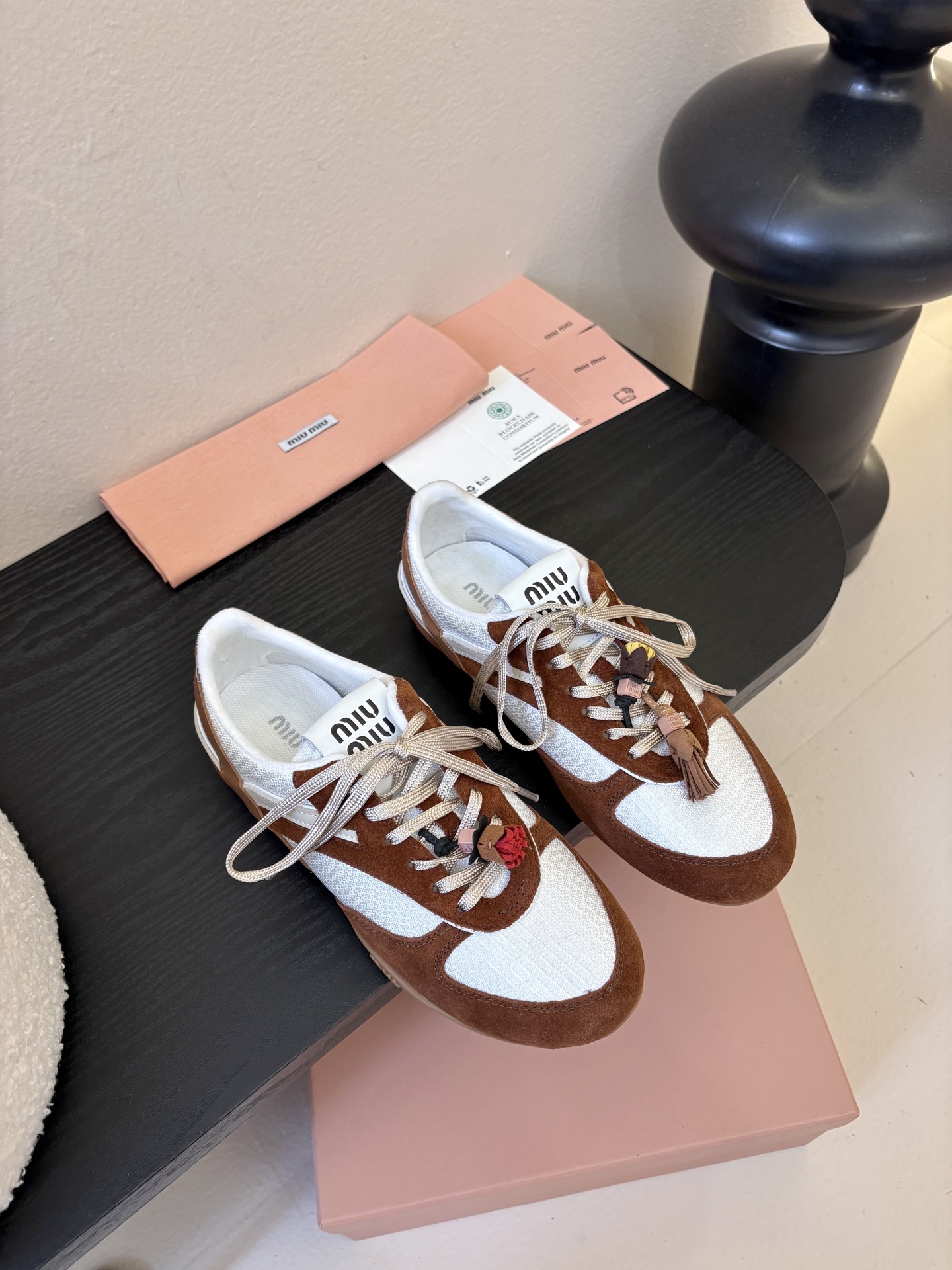 미우미우 스니커즈