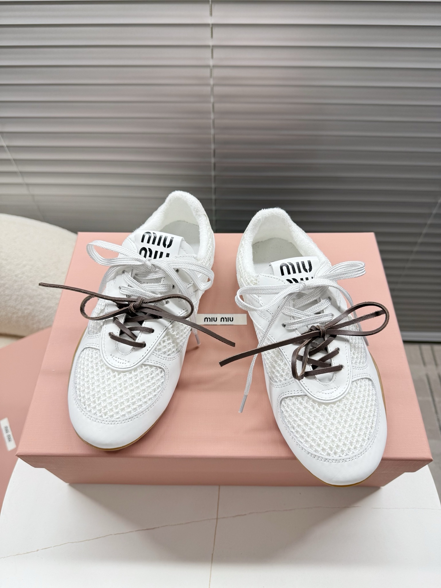 미우미우 스니커즈
