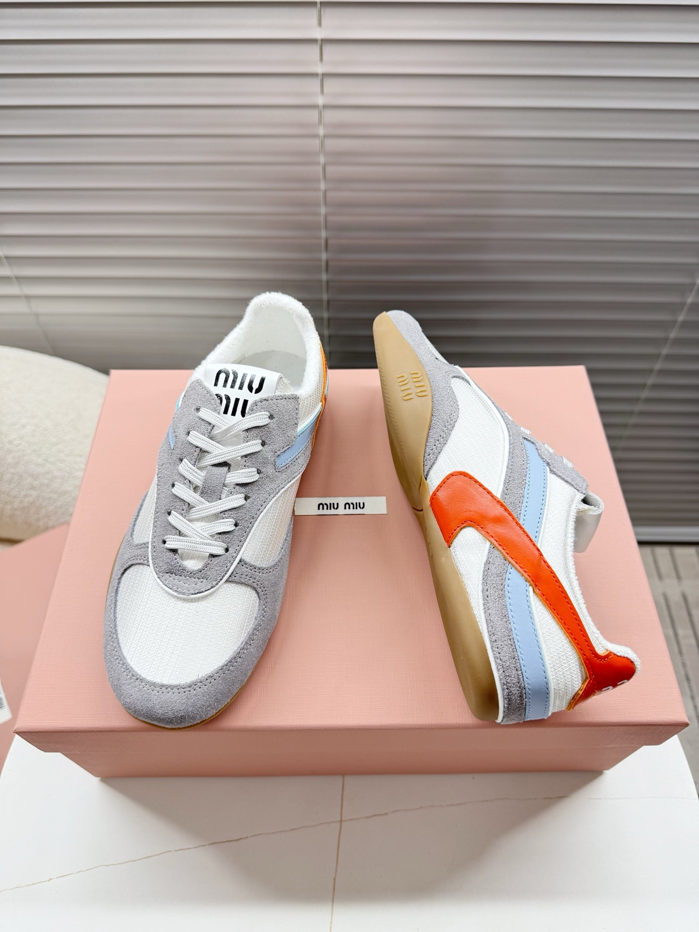 미우미우 스니커즈