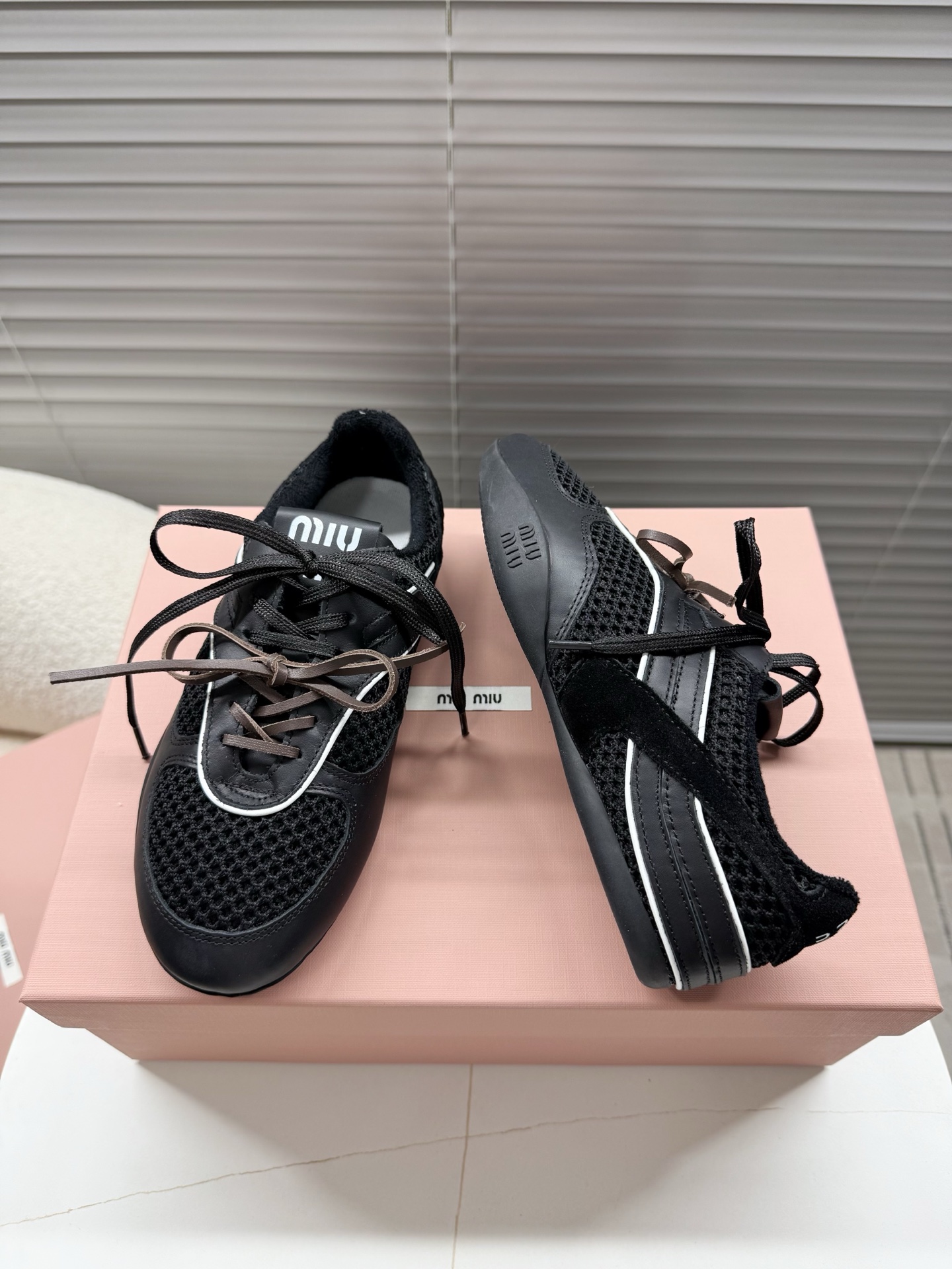미우미우 스니커즈