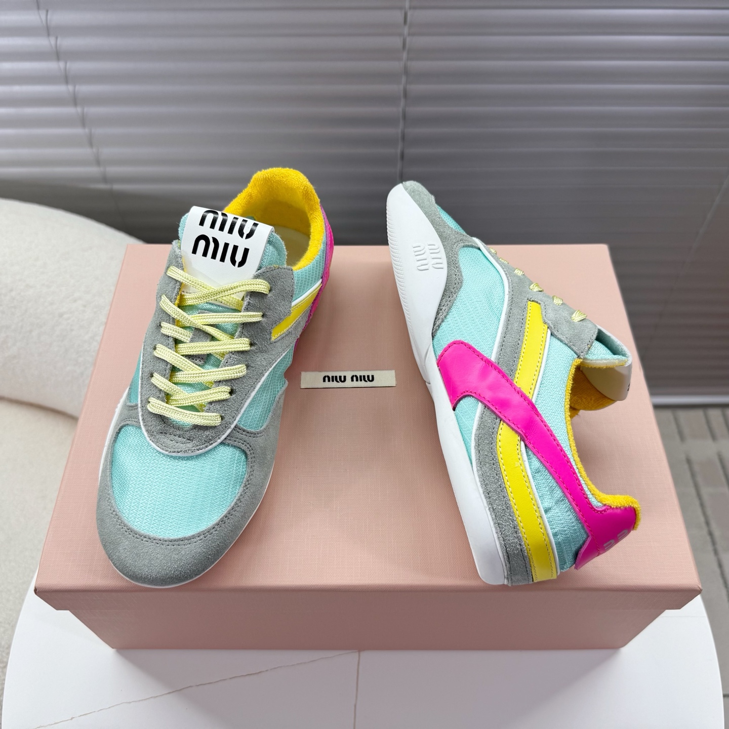 미우미우 스니커즈