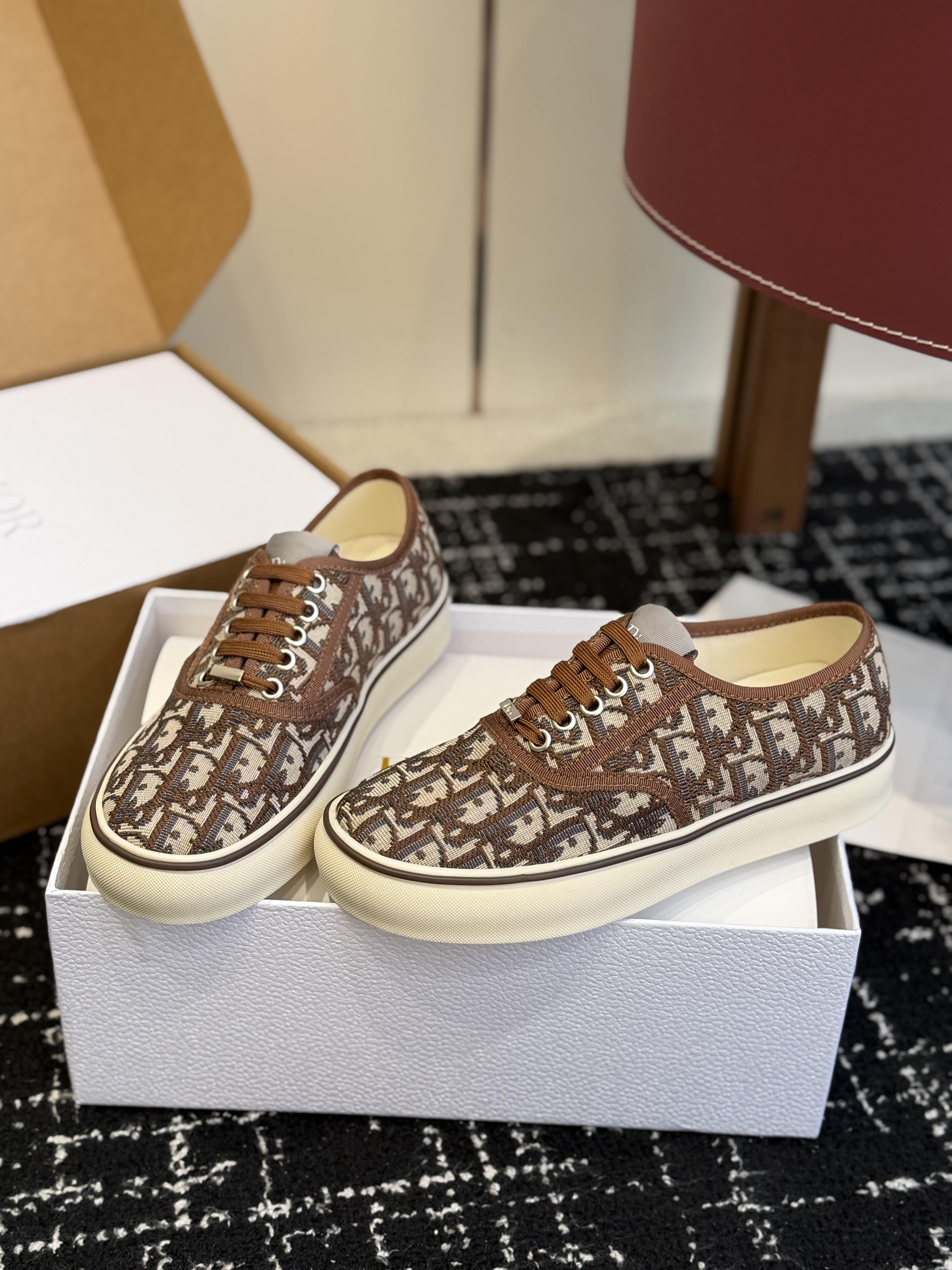 디올 솔트윈드 스니커즈