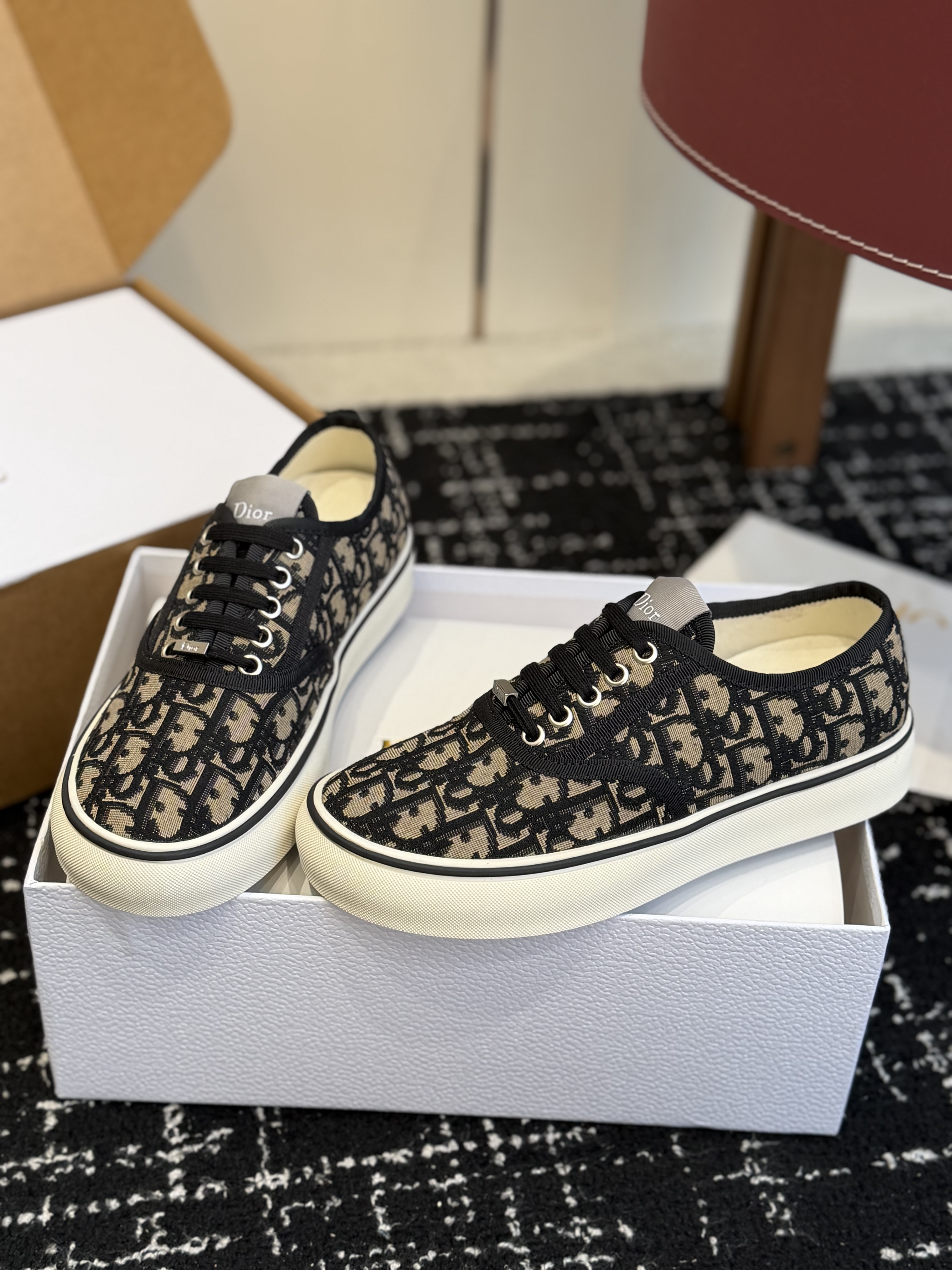 디올 솔트윈드 스니커즈