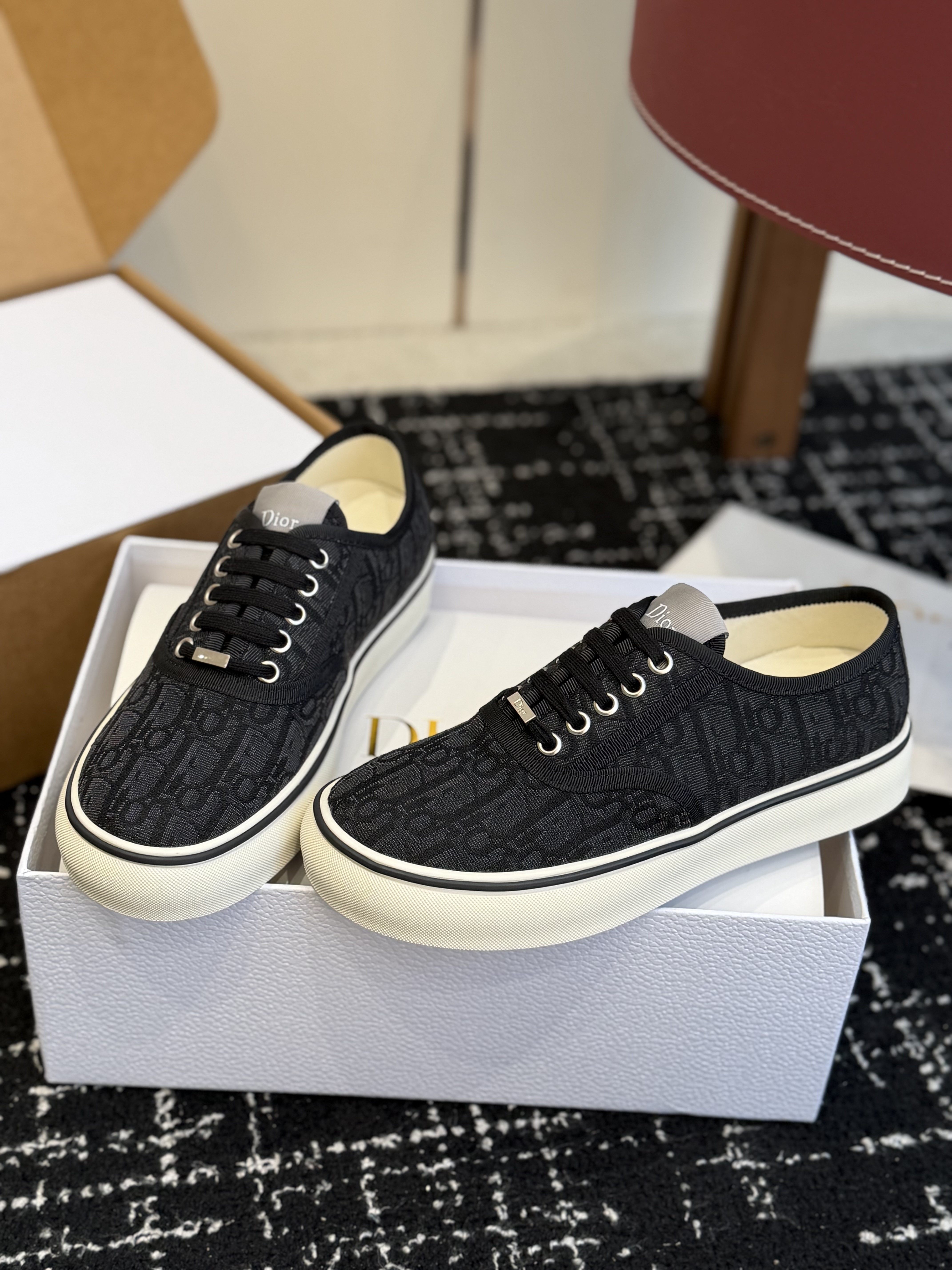 디올 솔트윈드 스니커즈