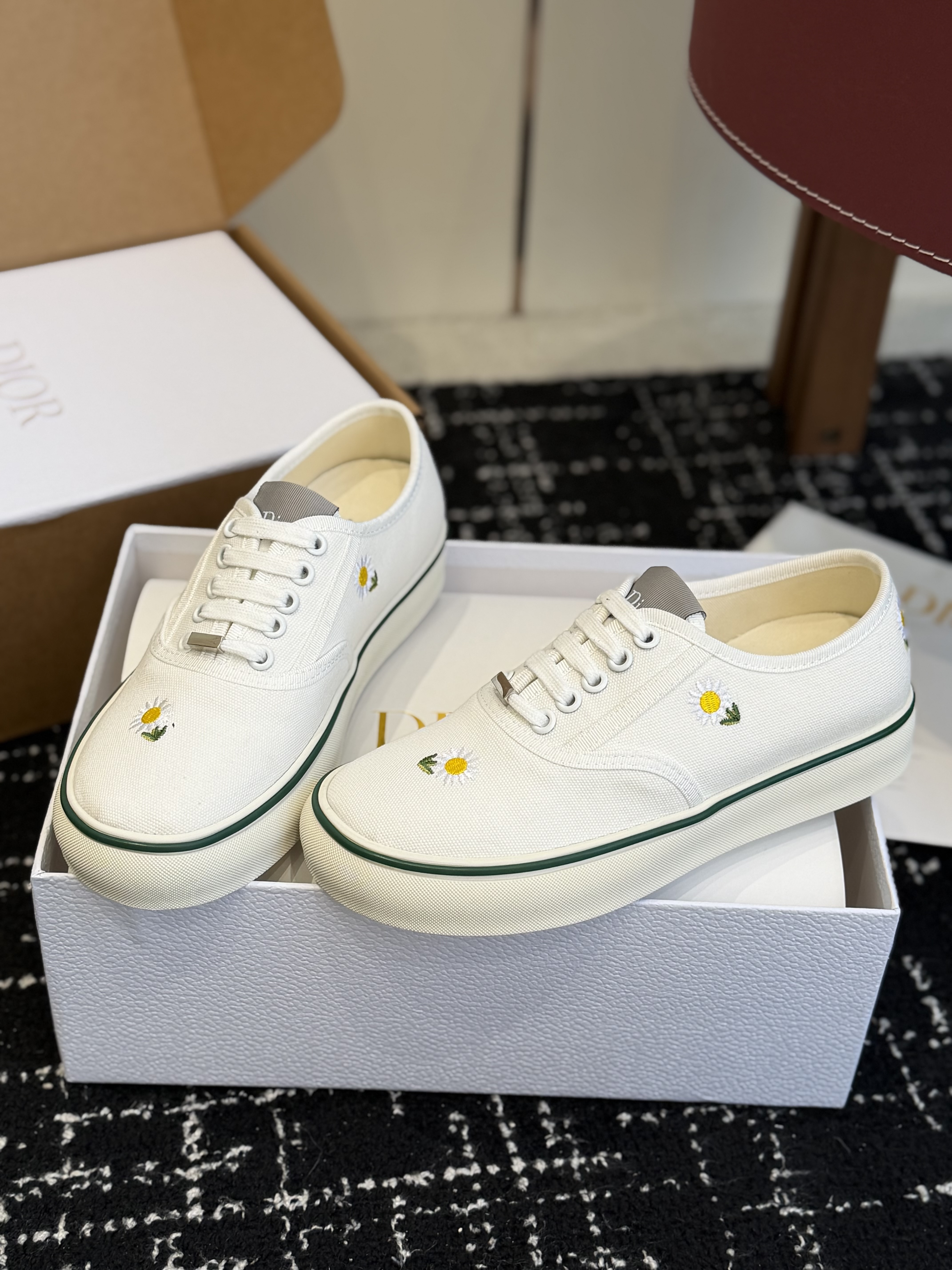 디올 솔트윈드 스니커즈