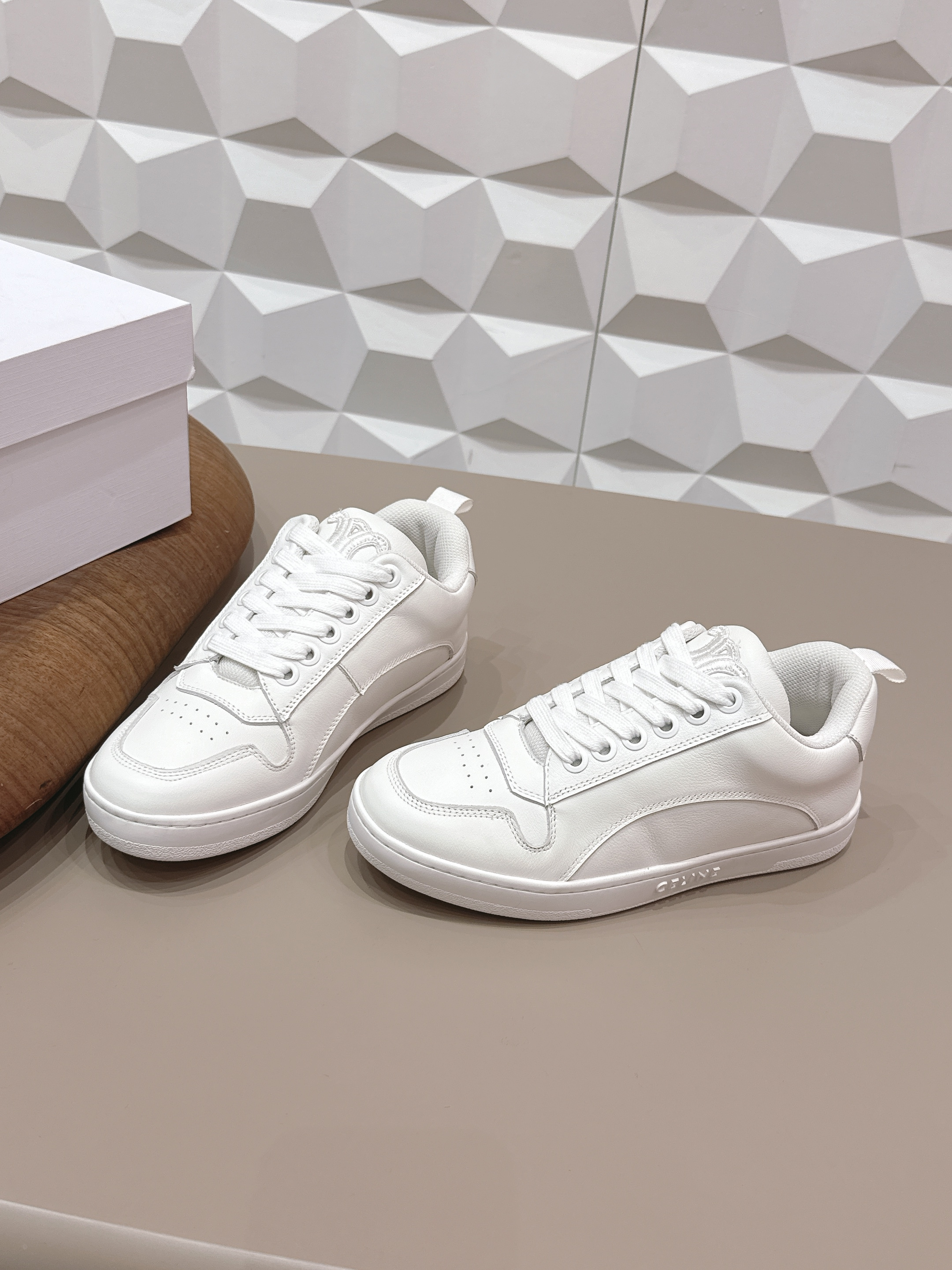 셀린느 스니커즈