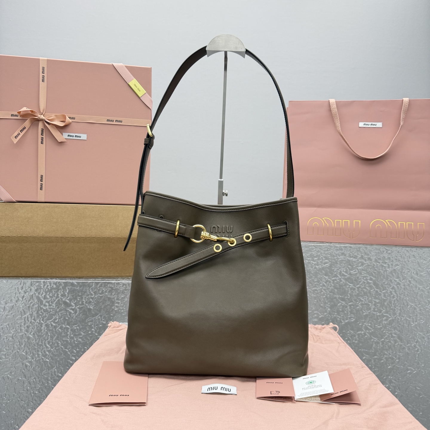 미우미우 아방뛰르